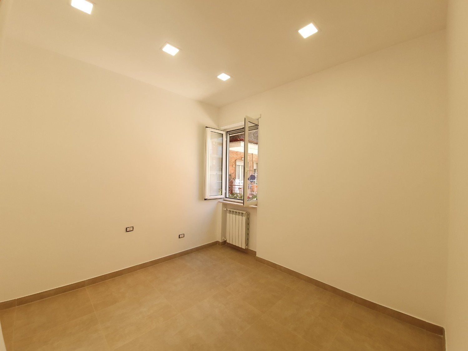 Vomero Cilea appartamento 3 vani p. auto ristrutturato