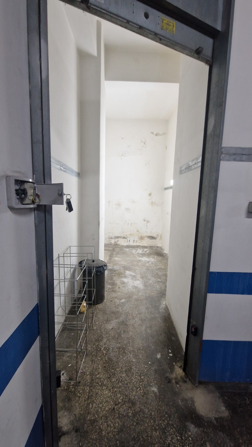 Vomero via Cilea ad. box moto 9 mq