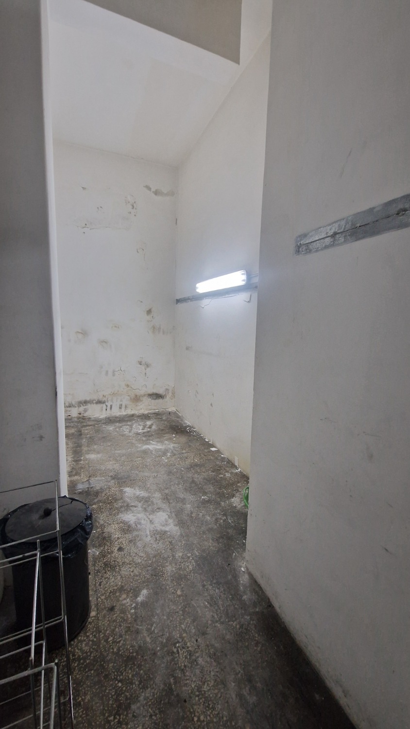 Vomero via Cilea ad. box moto 9 mq