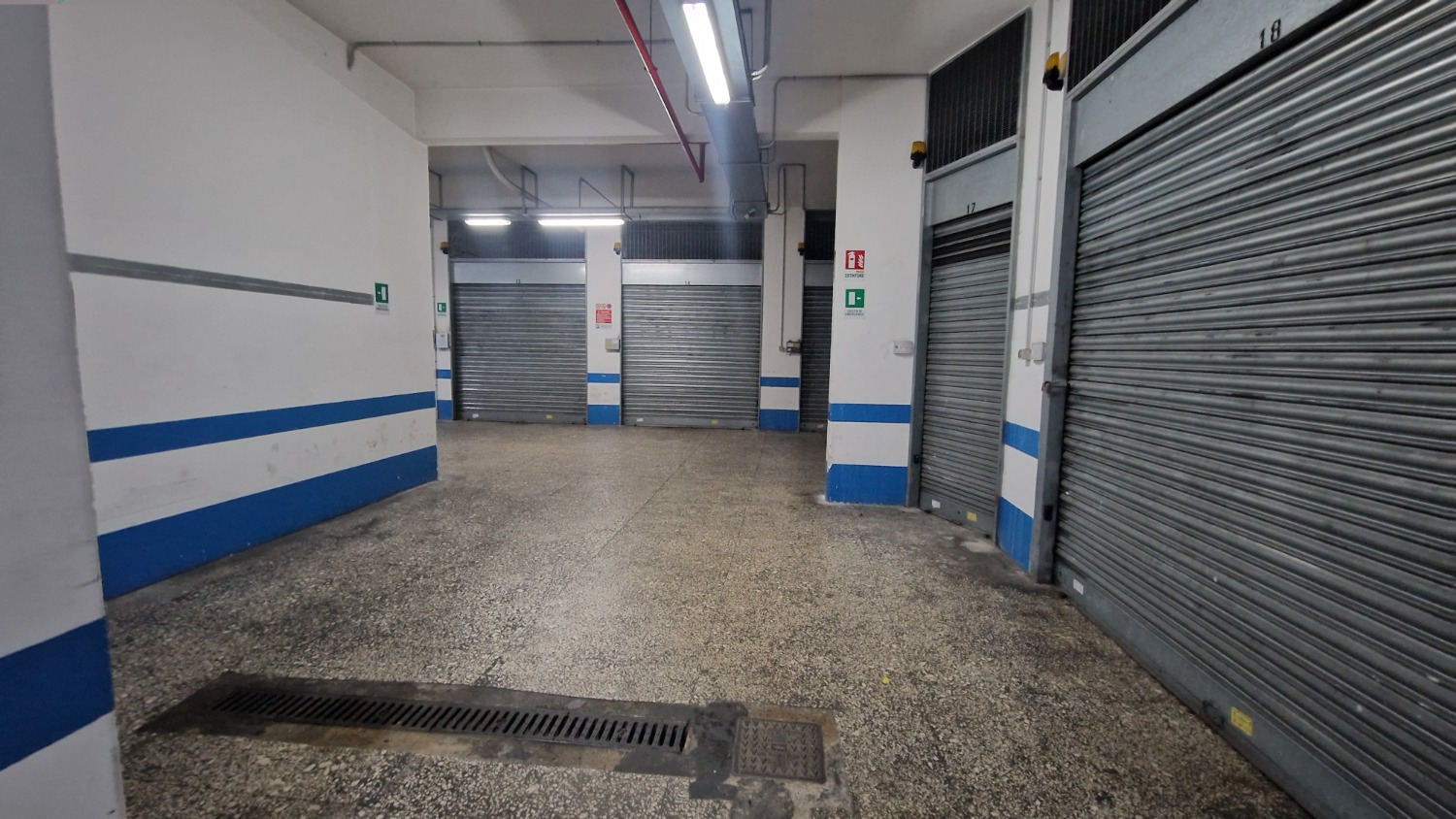 Vomero via Cilea ad. box moto 9 mq