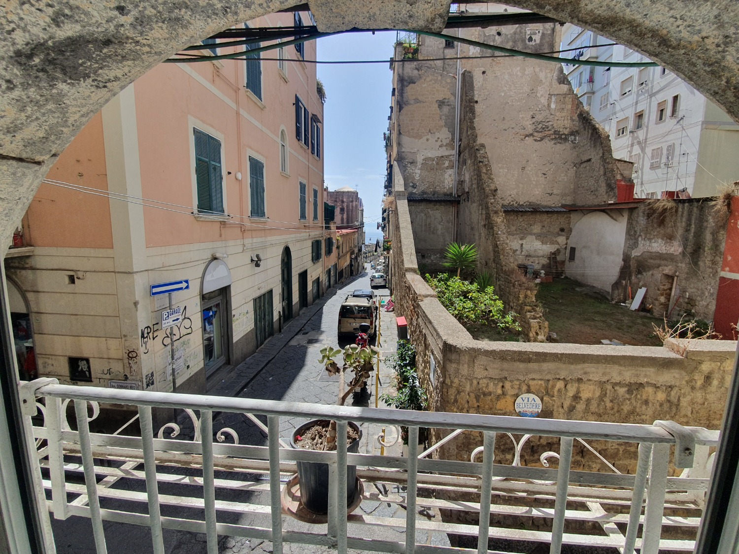 Vomero via Belvedere monolocale accessoriato vista mare