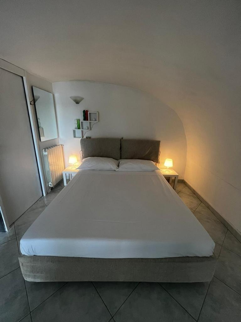 Vomero via Belvedere monolocale accessoriato vista mare