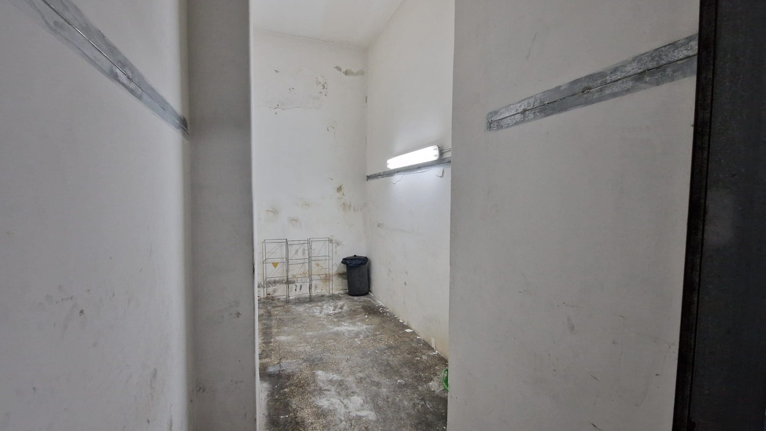 Vomero via Cilea ad. box moto 10 mq