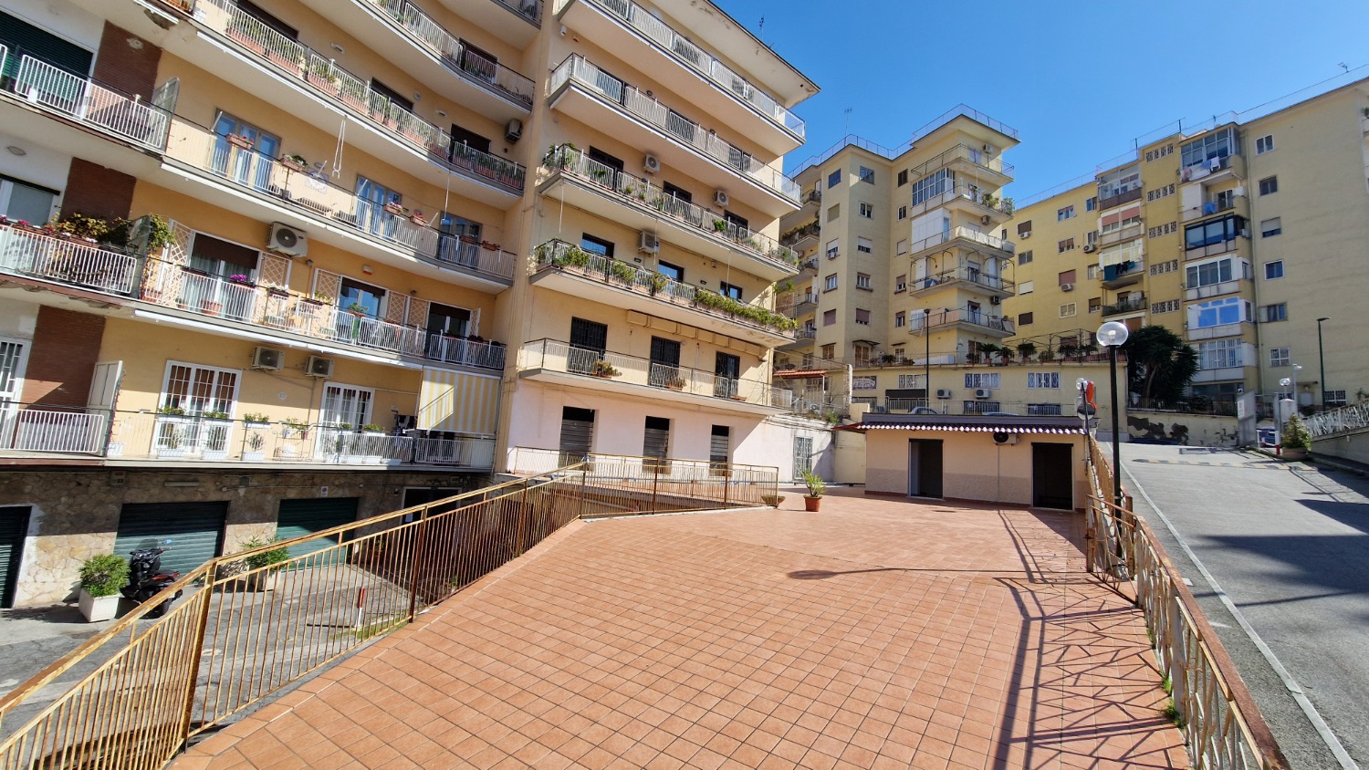 Vomero Posillipo Caravaggio parte alta, in parco 