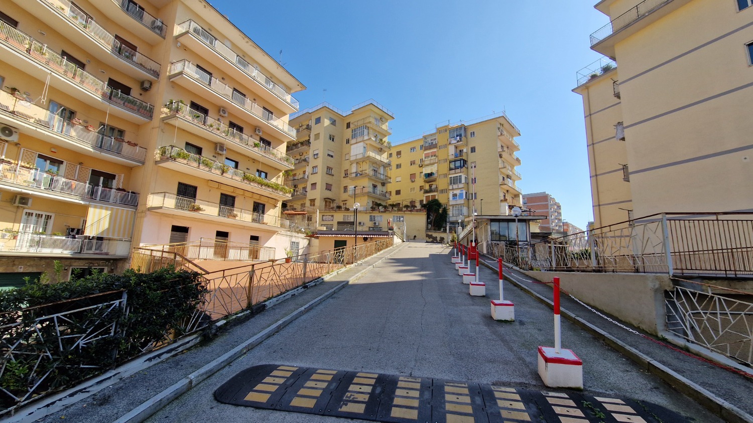 Vomero Posillipo Caravaggio parte alta, in parco 