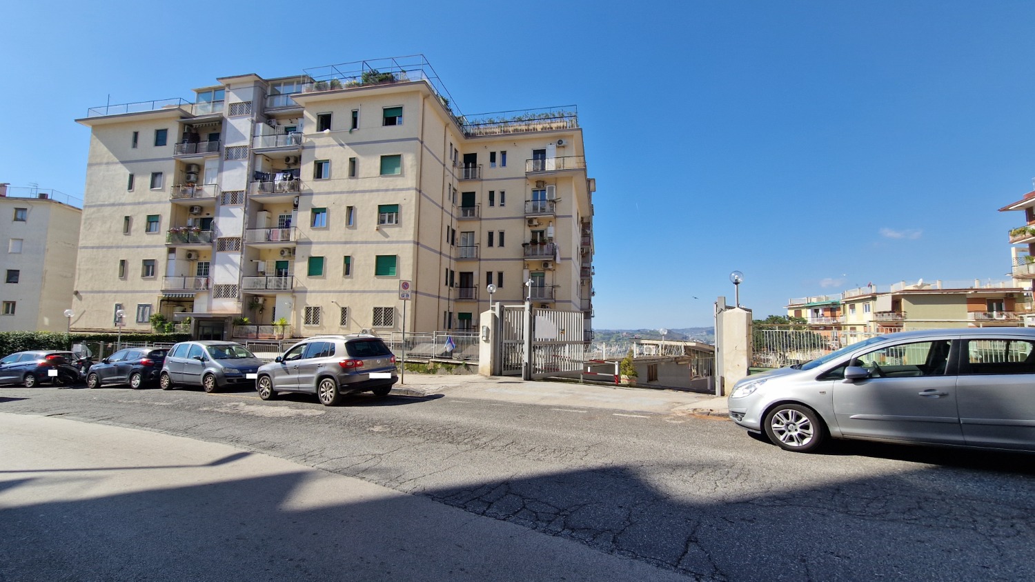 Vomero Posillipo Caravaggio parte alta, in parco 