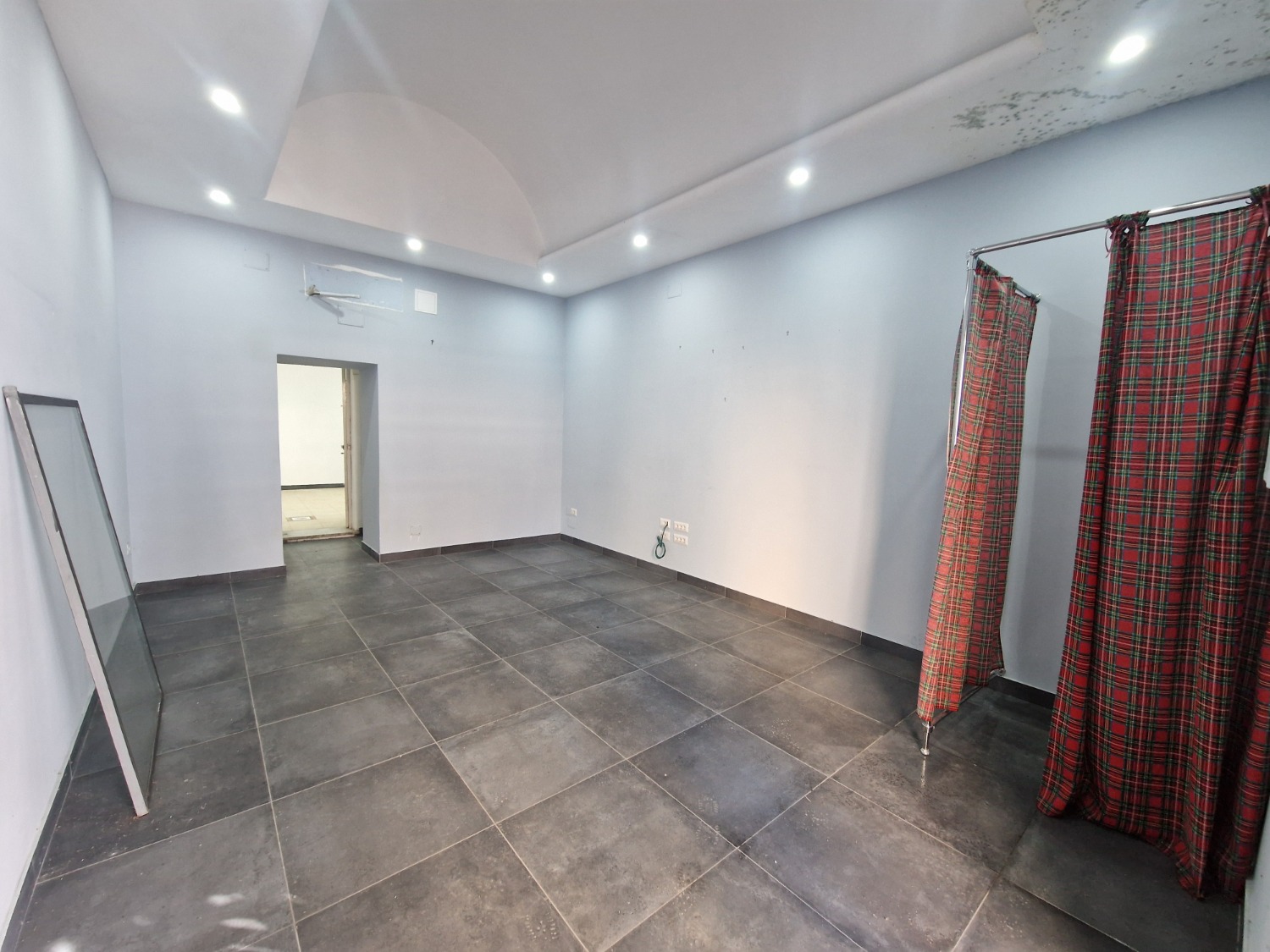 Vomero via Belvedere locale commerciale 50 mq