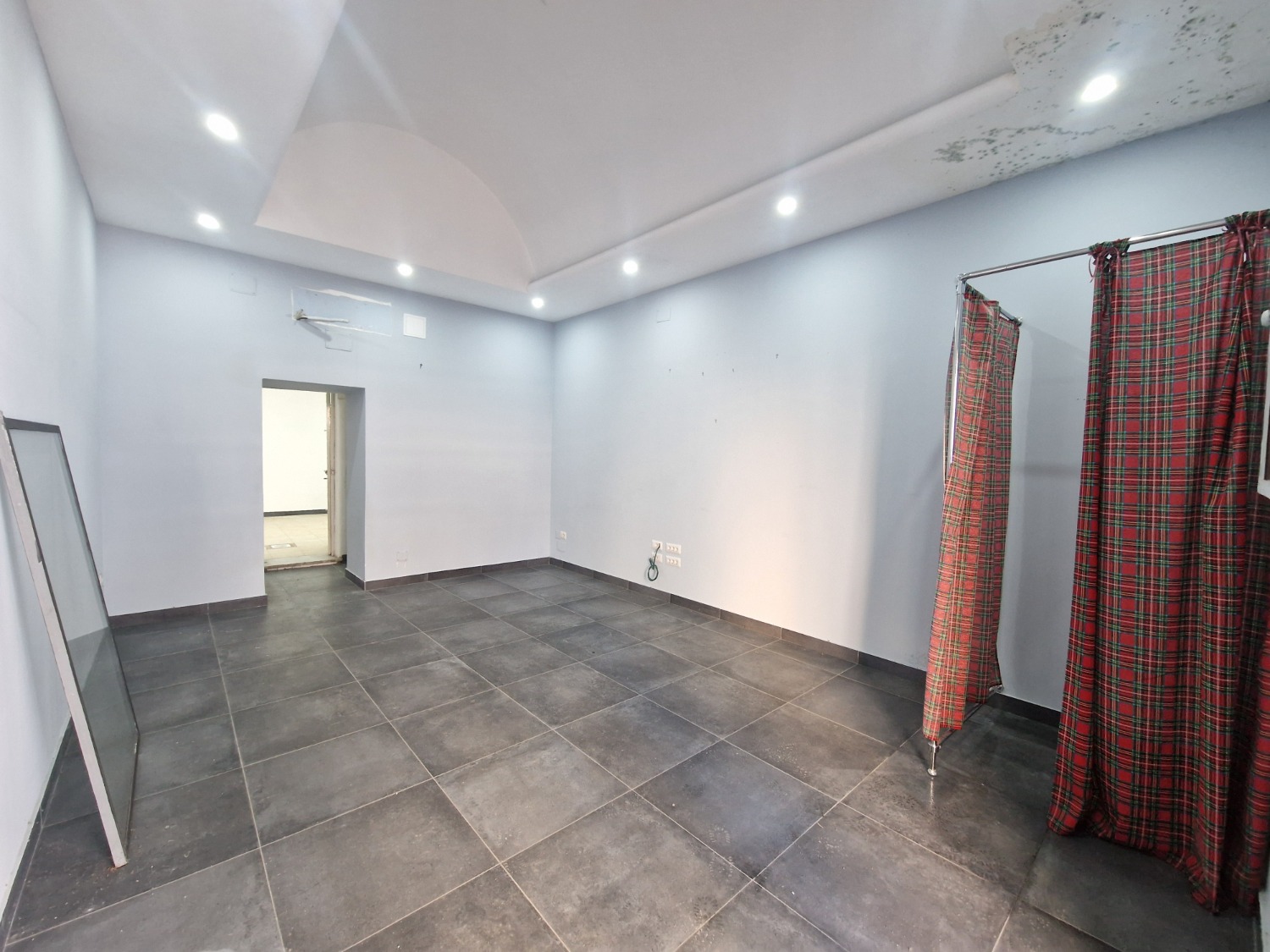 Vomero via Belvedere locale commerciale 50 mq