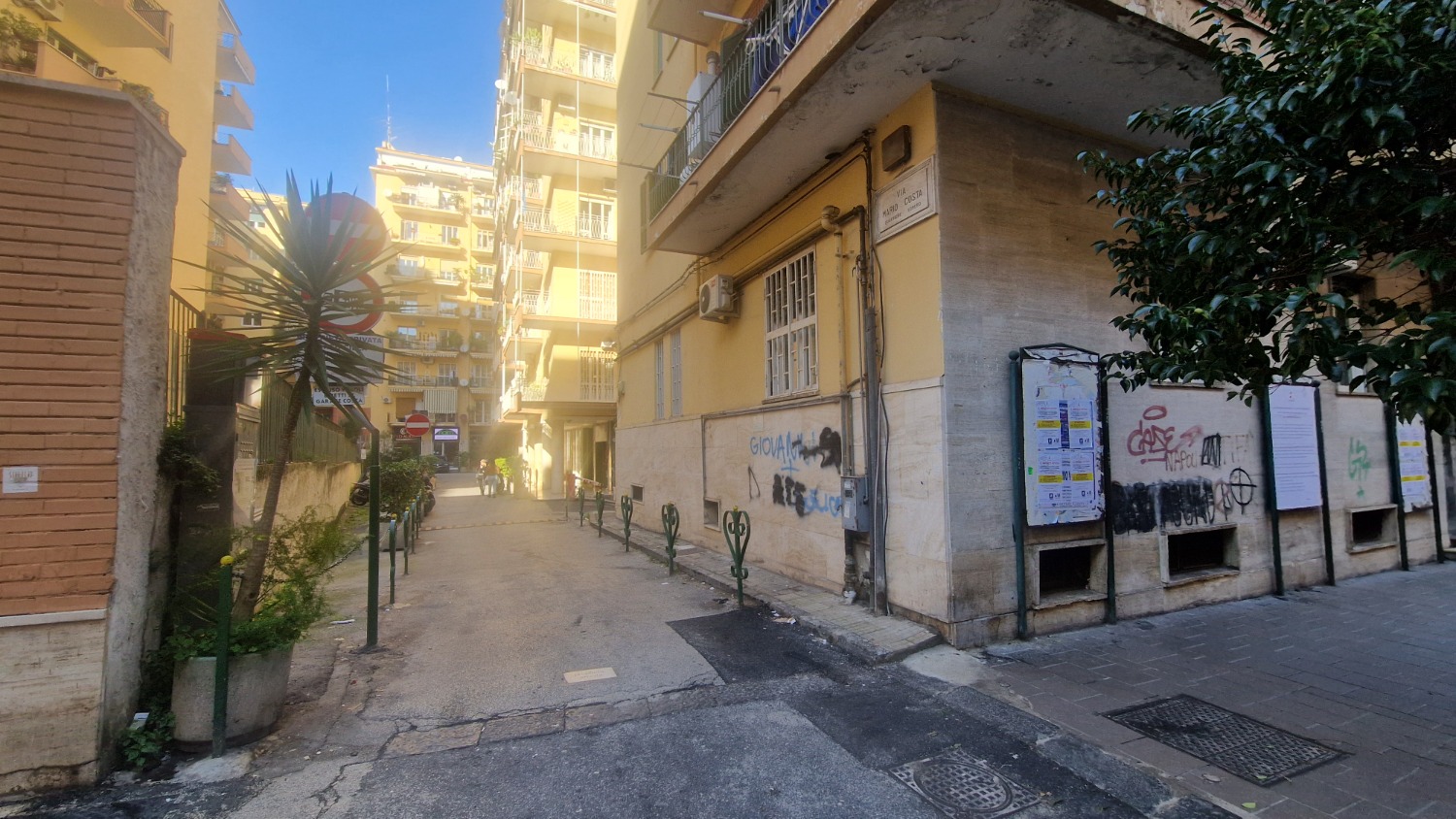 Vomero via Cilea ad. box moto 10 mq