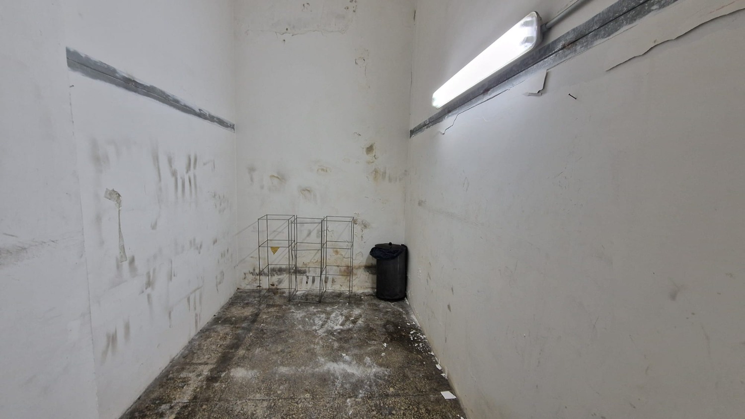 Vomero via Cilea ad. box moto 10 mq