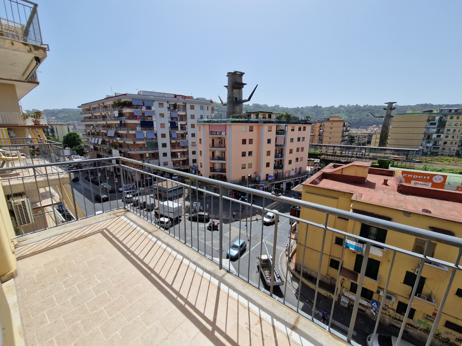 Fuorigrotta via Dioceleziano 3 vani piano alto