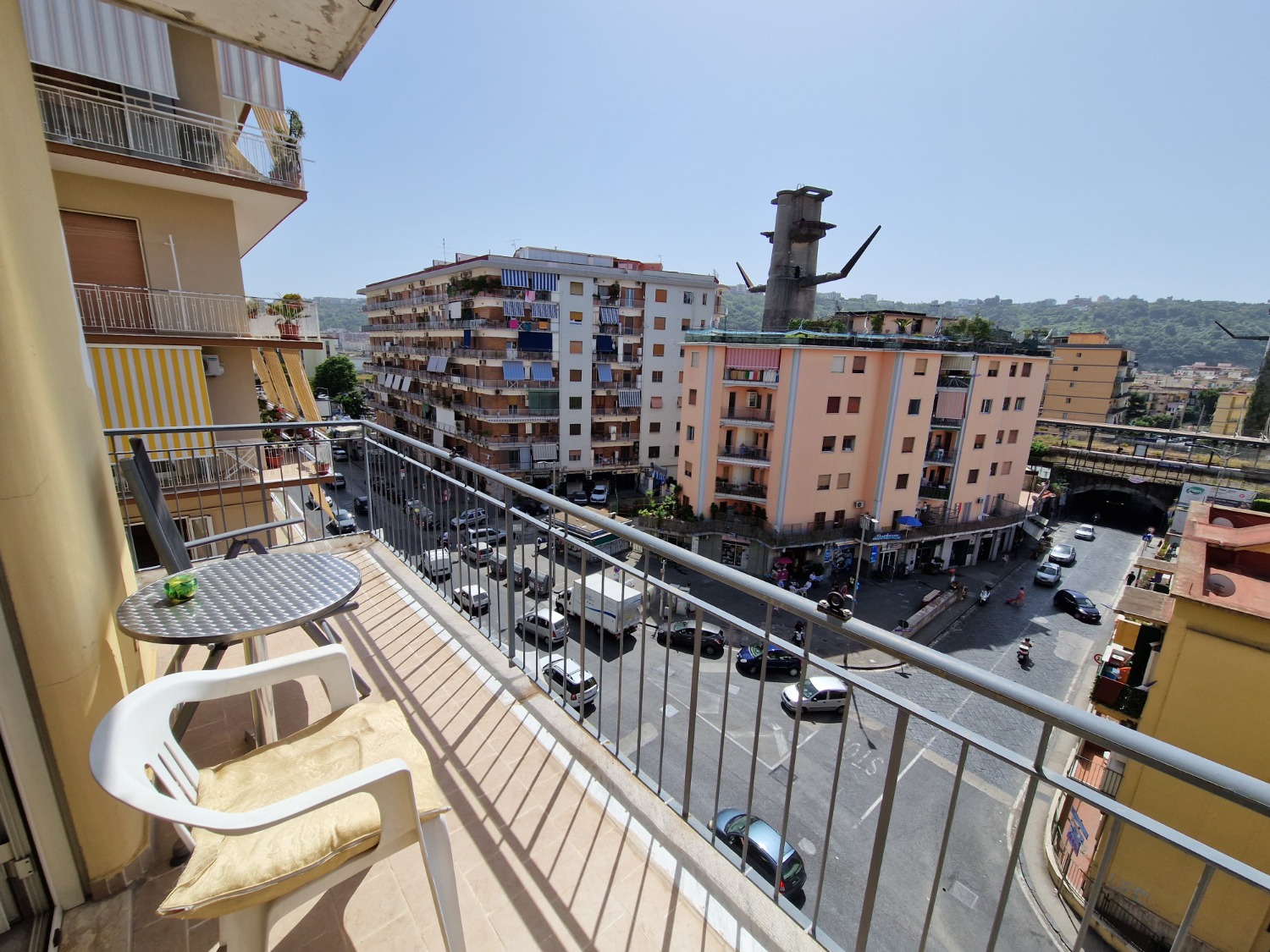 Fuorigrotta via Dioceleziano 3 vani piano alto