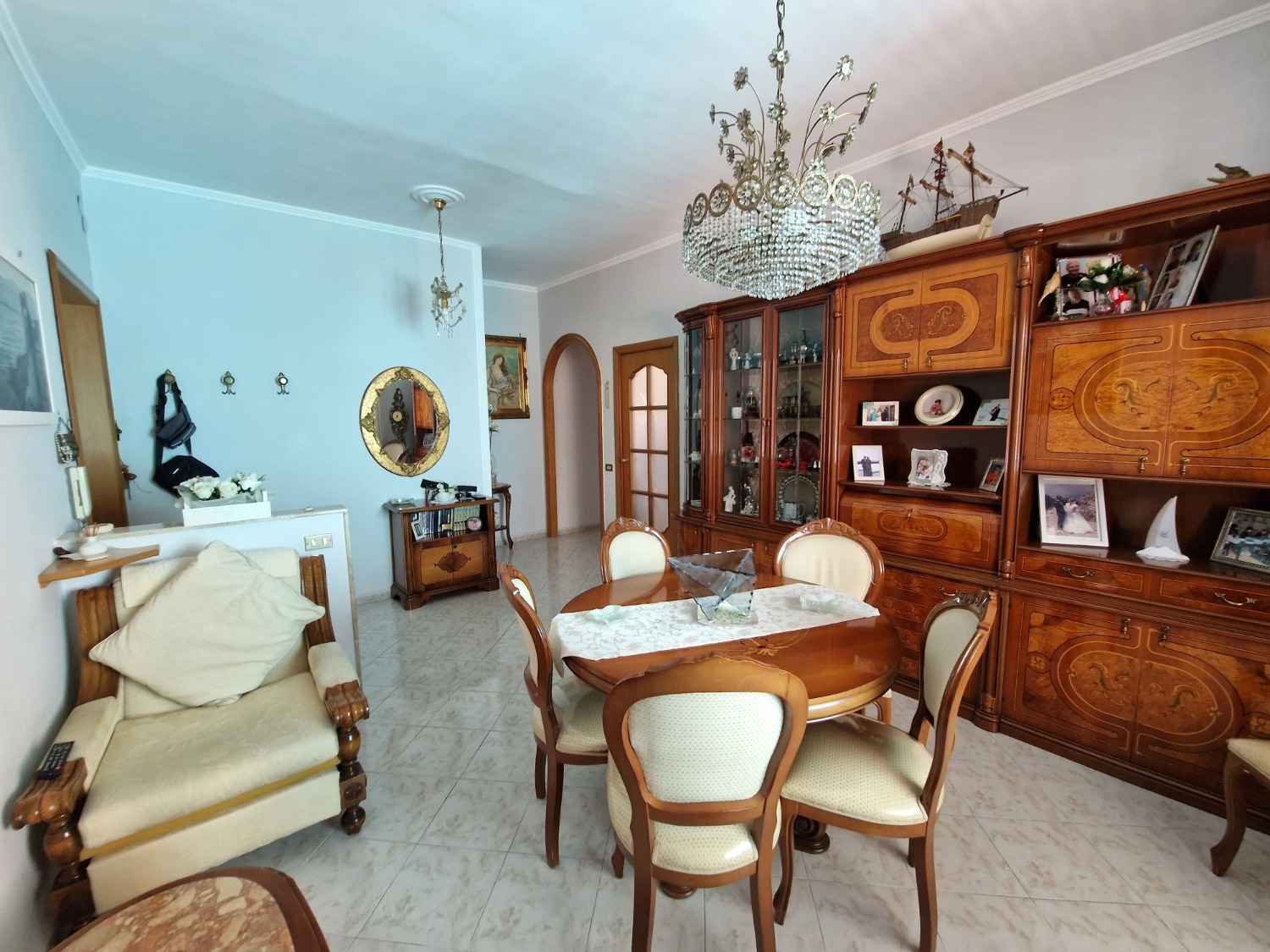 Fuorigrotta via Dioceleziano 3 vani piano alto