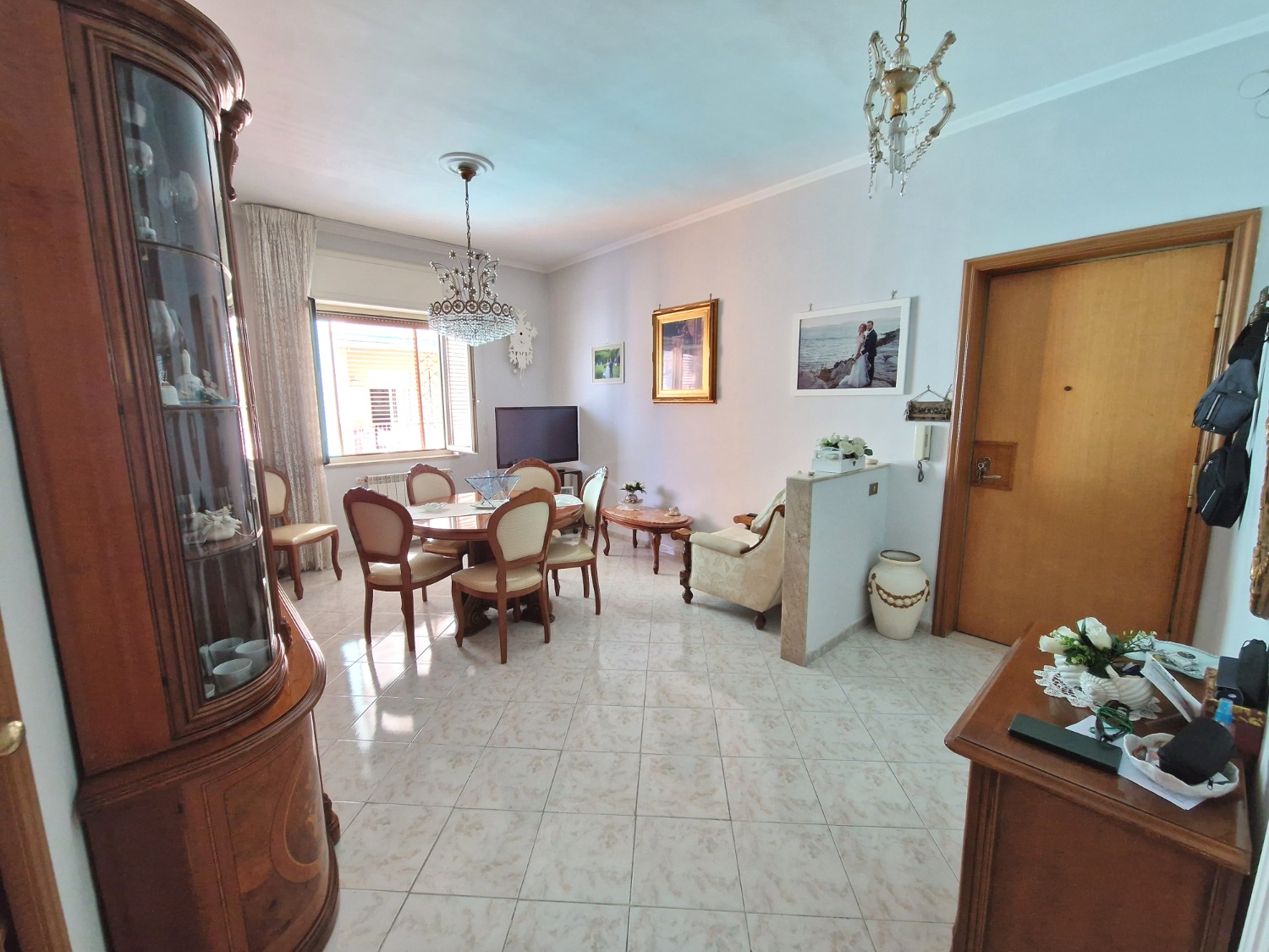 Fuorigrotta via Dioceleziano 3 vani piano alto