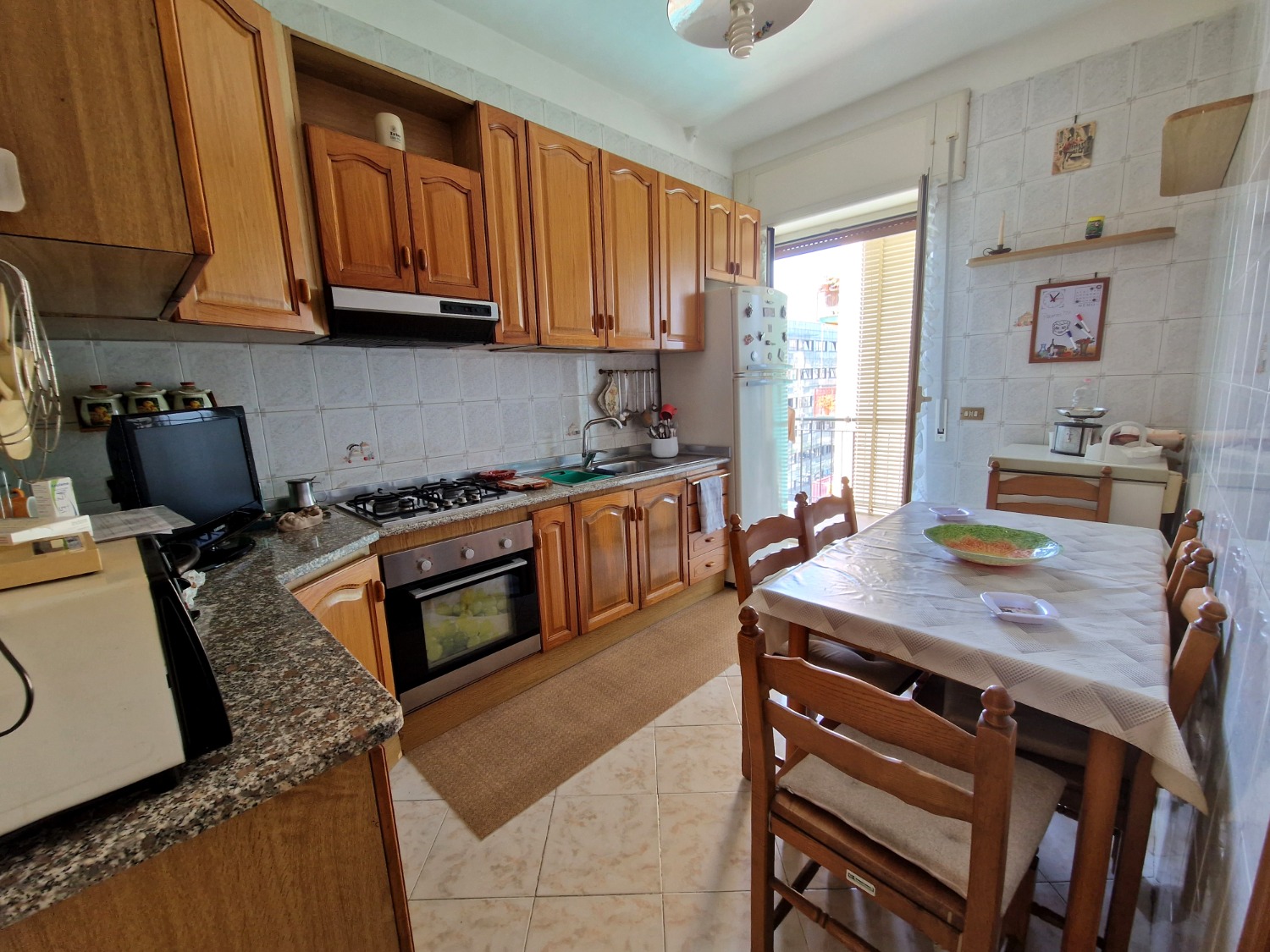 Fuorigrotta via Dioceleziano 3 vani piano alto