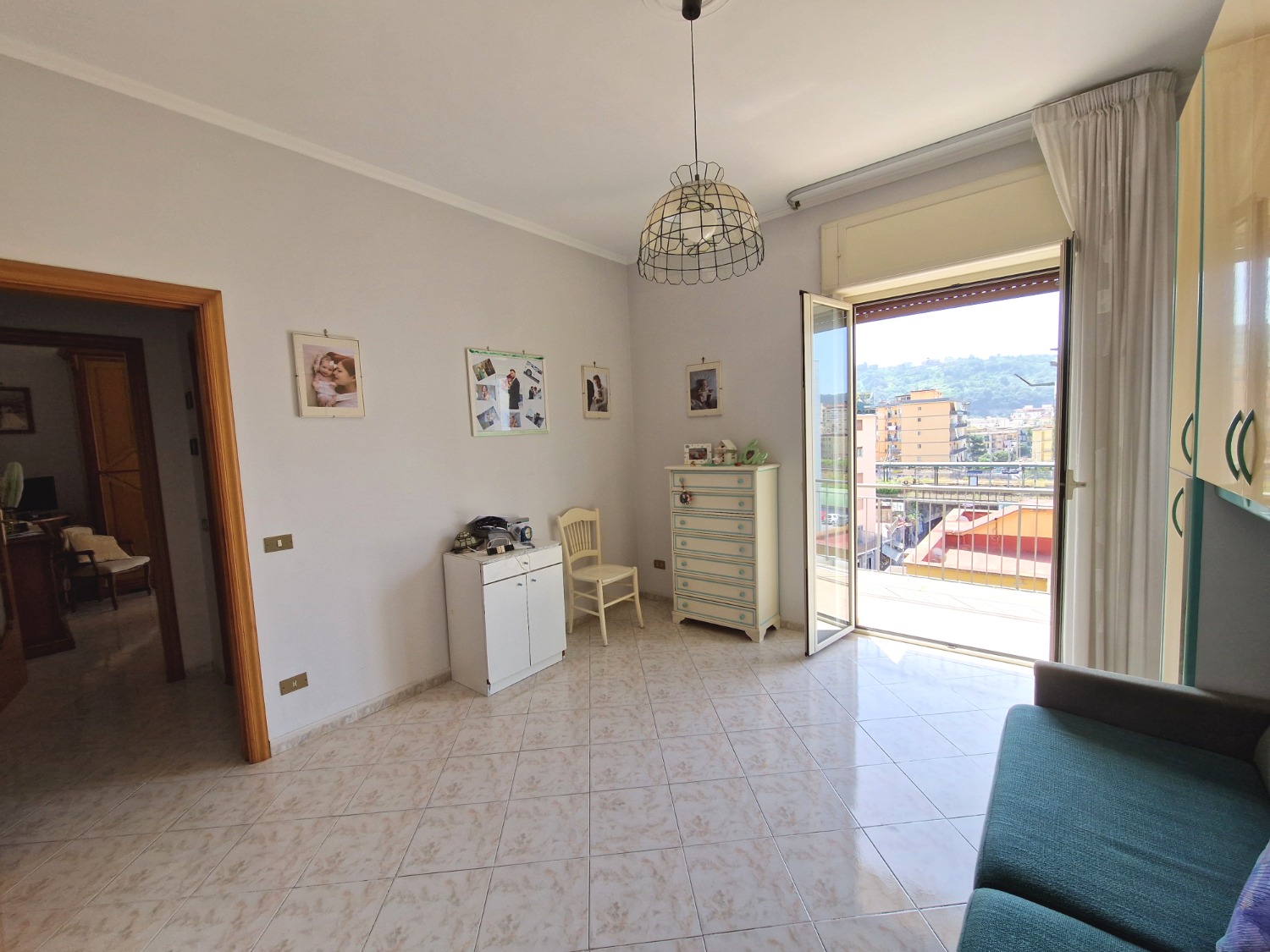 Fuorigrotta via Dioceleziano 3 vani piano alto