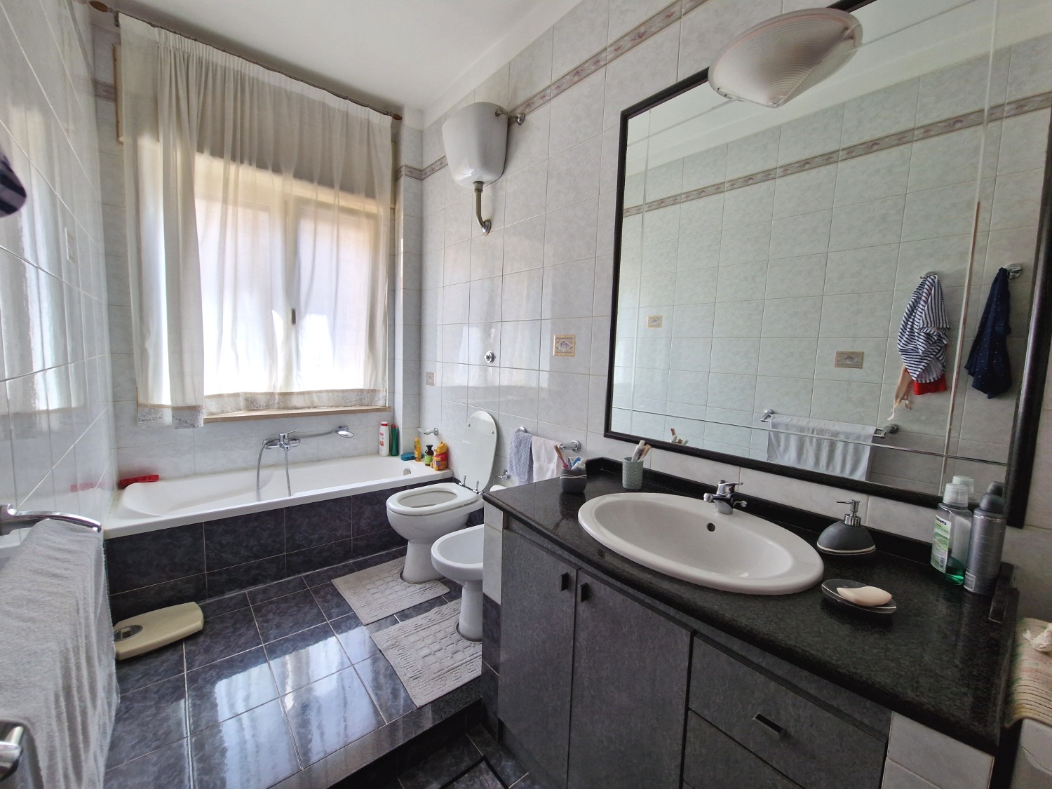 Fuorigrotta via Dioceleziano 3 vani piano alto