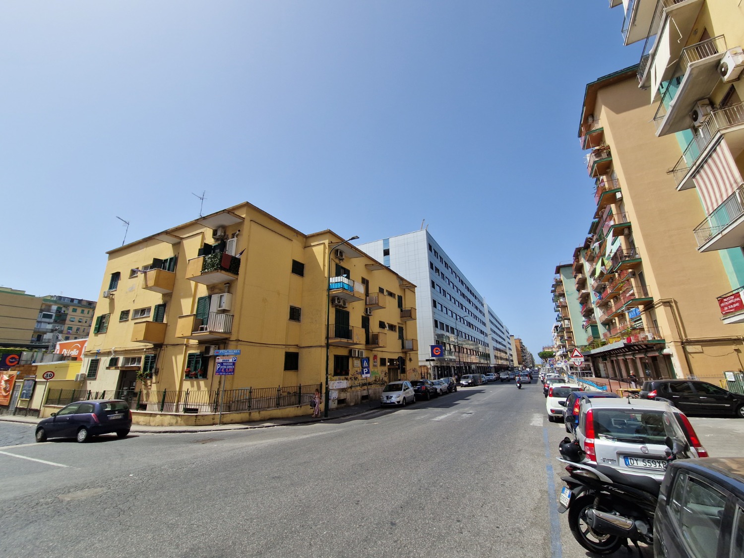 Fuorigrotta via Dioceleziano 3 vani piano alto