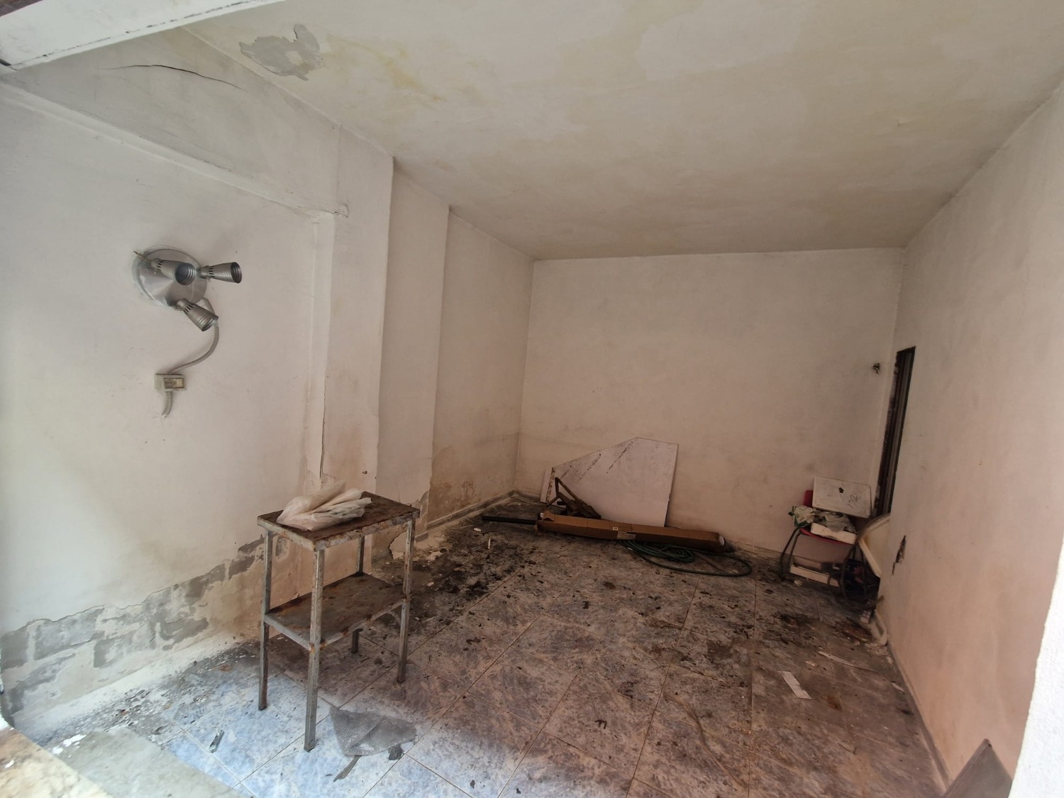 via orsi ad. Locale commerciale