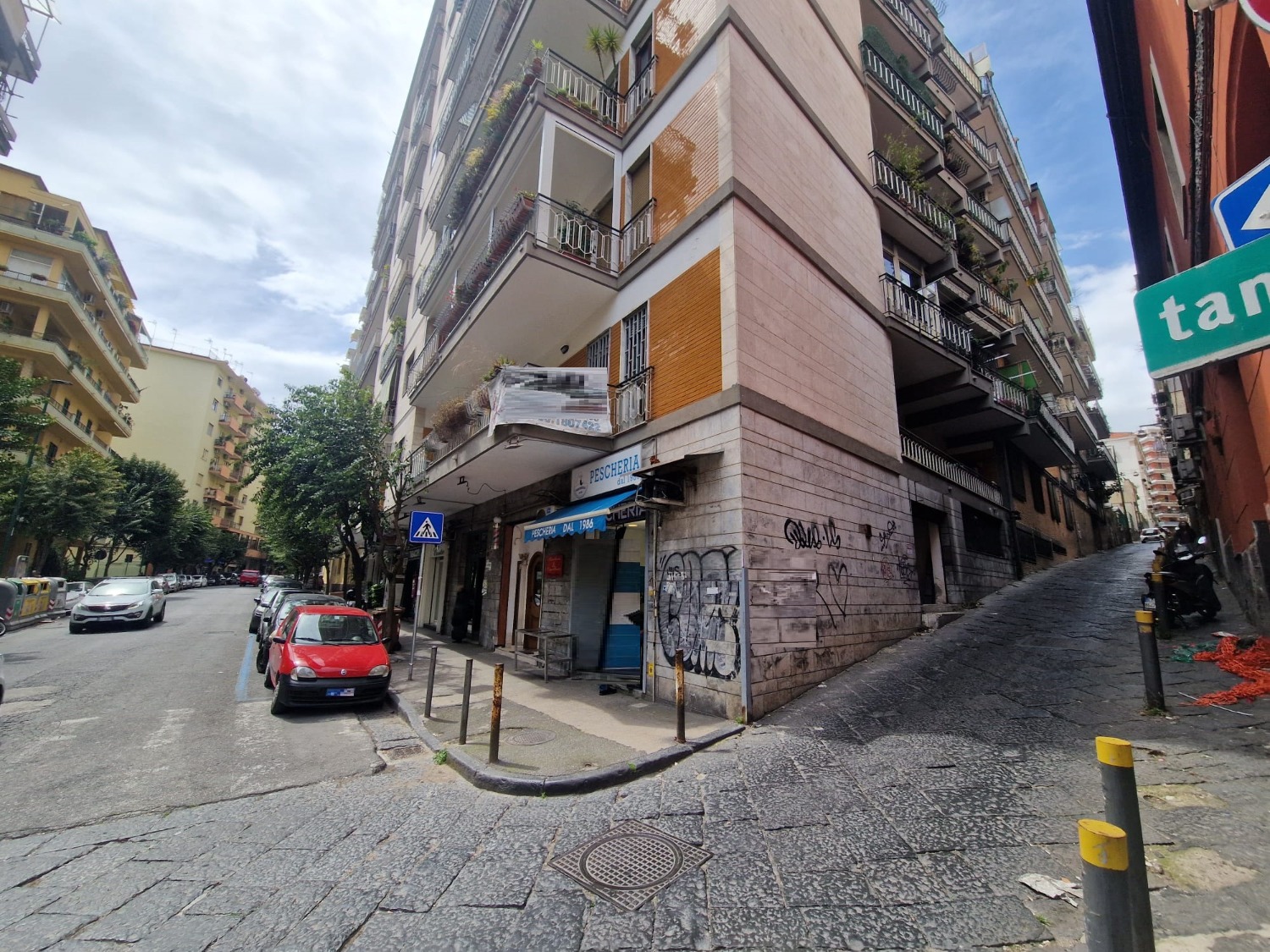 via Orsi ad. Box auto