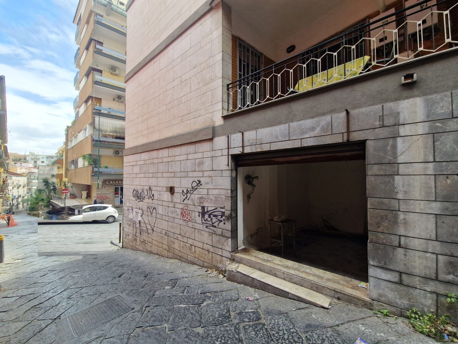 via Orsi ad. Box auto