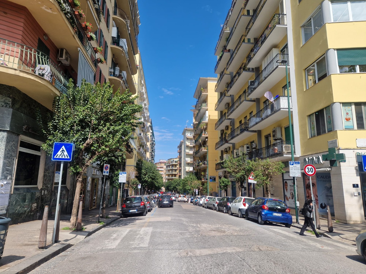 via orsi ad. Locale commerciale