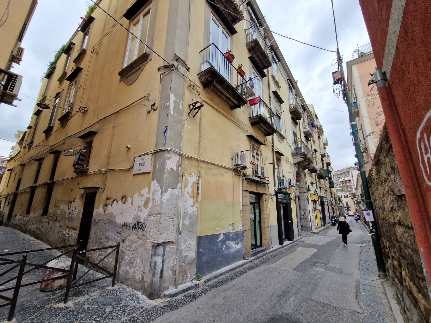 Vomero via Belvedere monolocale accessoriato vista mare