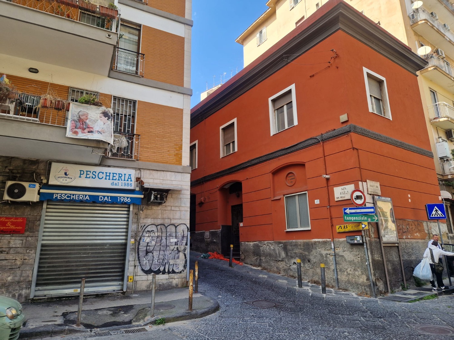 via Orsi ad. Box auto