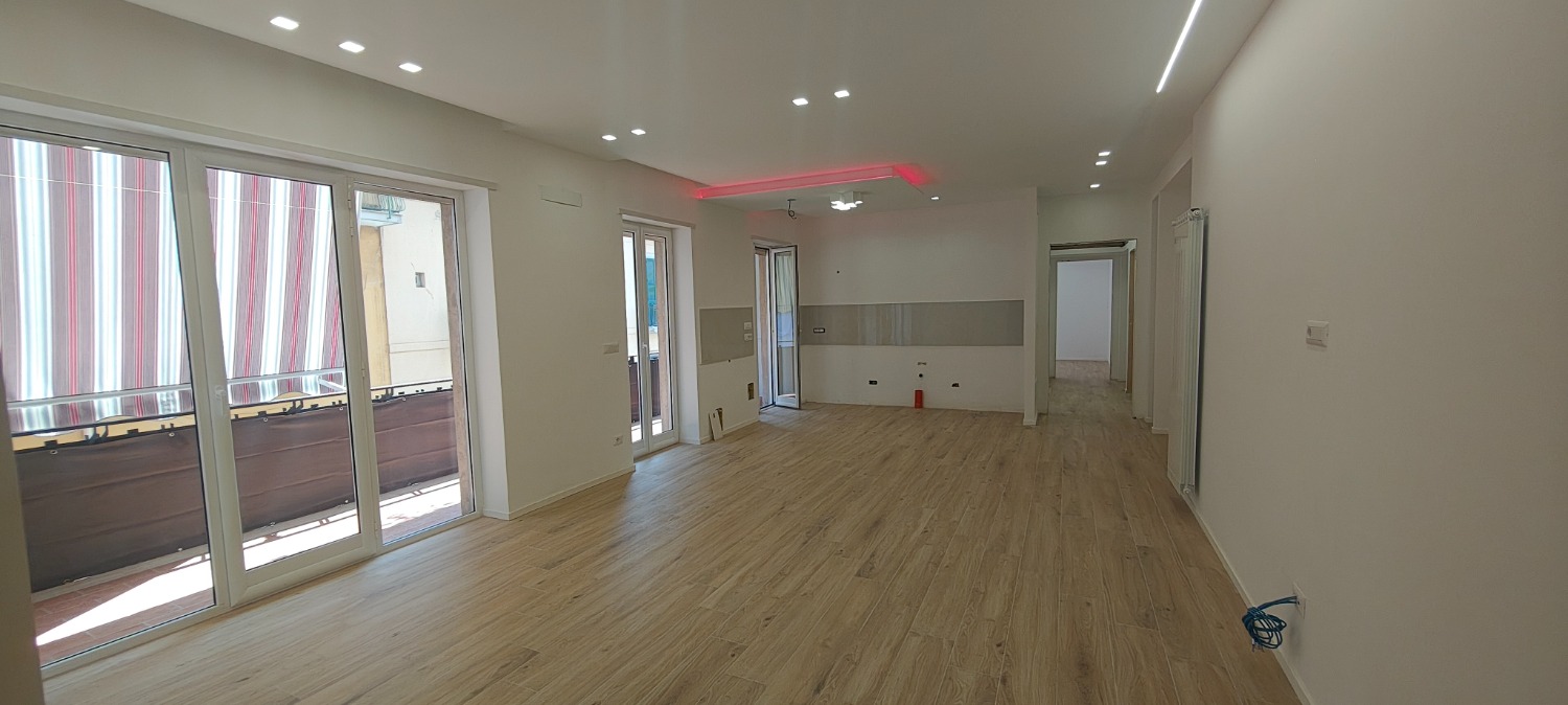 Arenella Piazza -  appartamento 5 locali � 600.000