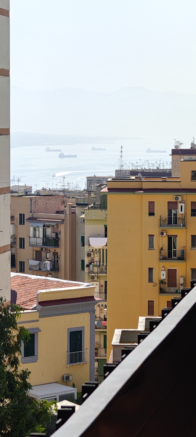 Arenella Piazza -  appartamento 5 locali � 600.000