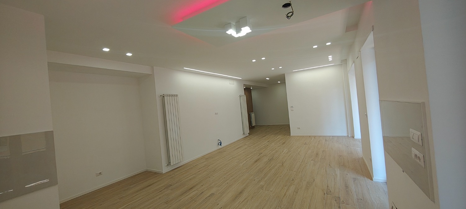 Arenella Piazza -  appartamento 5 locali � 600.000