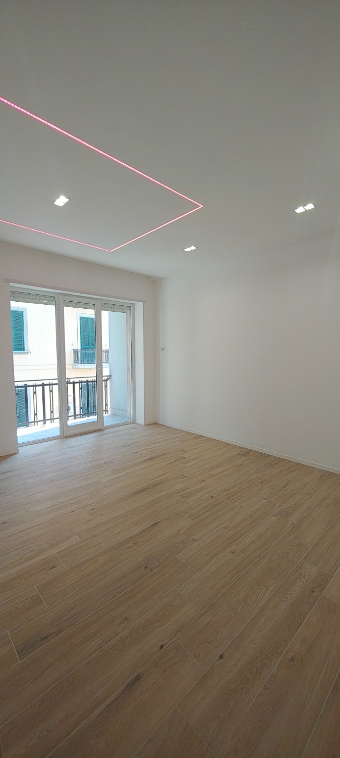 Arenella Piazza -  appartamento 5 locali � 600.000