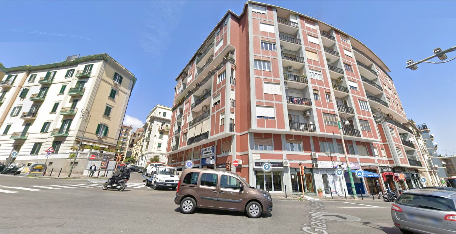 Arenella Piazza -  appartamento 5 locali � 600.000