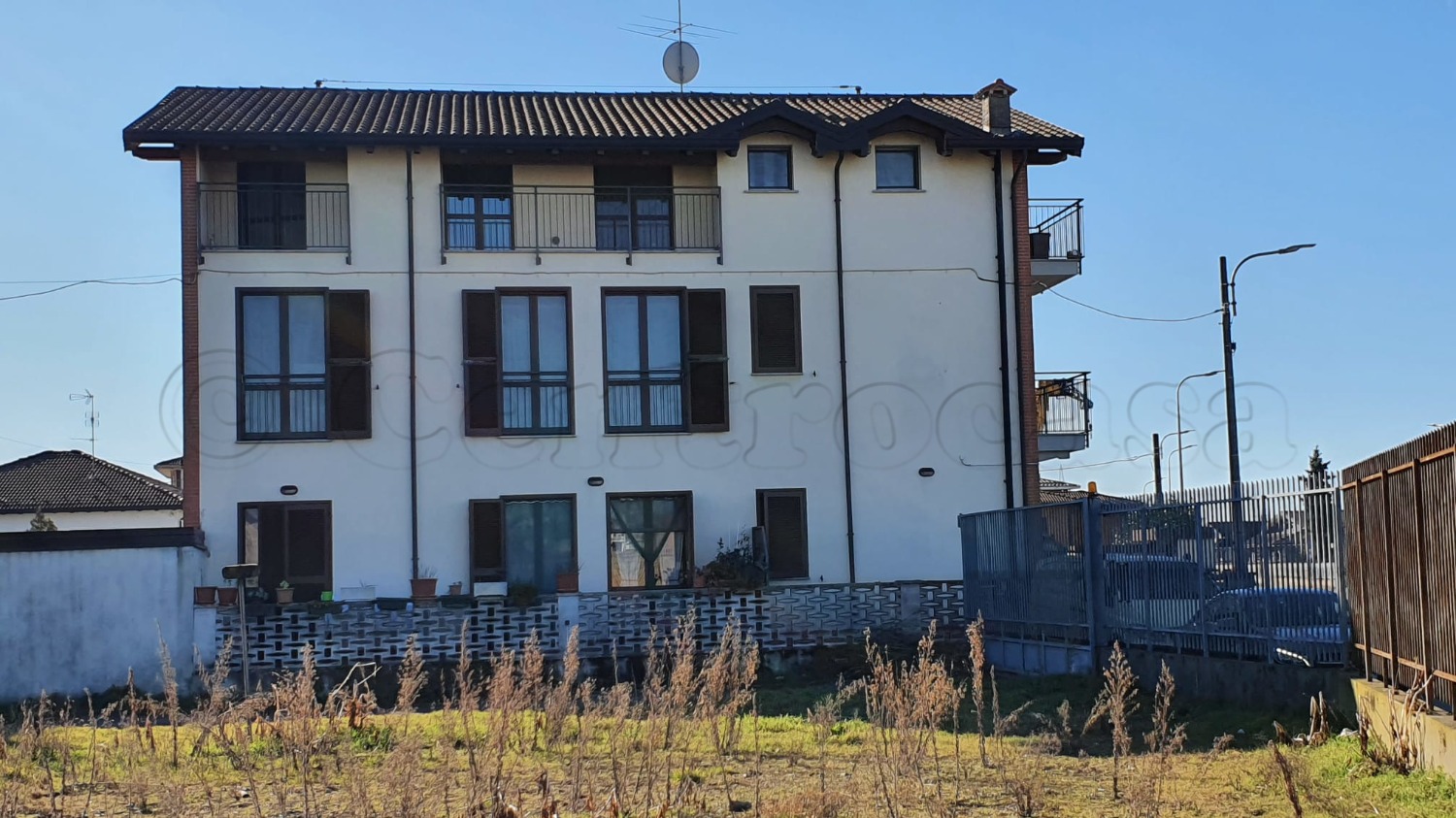 CAMERI: TRILOCALE NON ARREDATO CON BOX €500