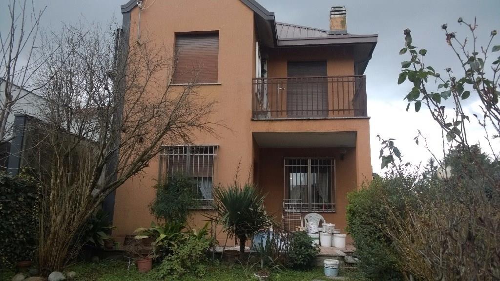 A2265 Magenta: 2 locali ARREDATO IN VILLA € 470
