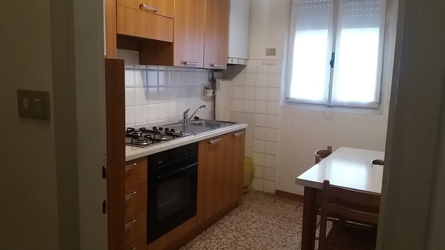 Rif. A2298 Magenta IN CORTE 2 Locali Arredato € 550