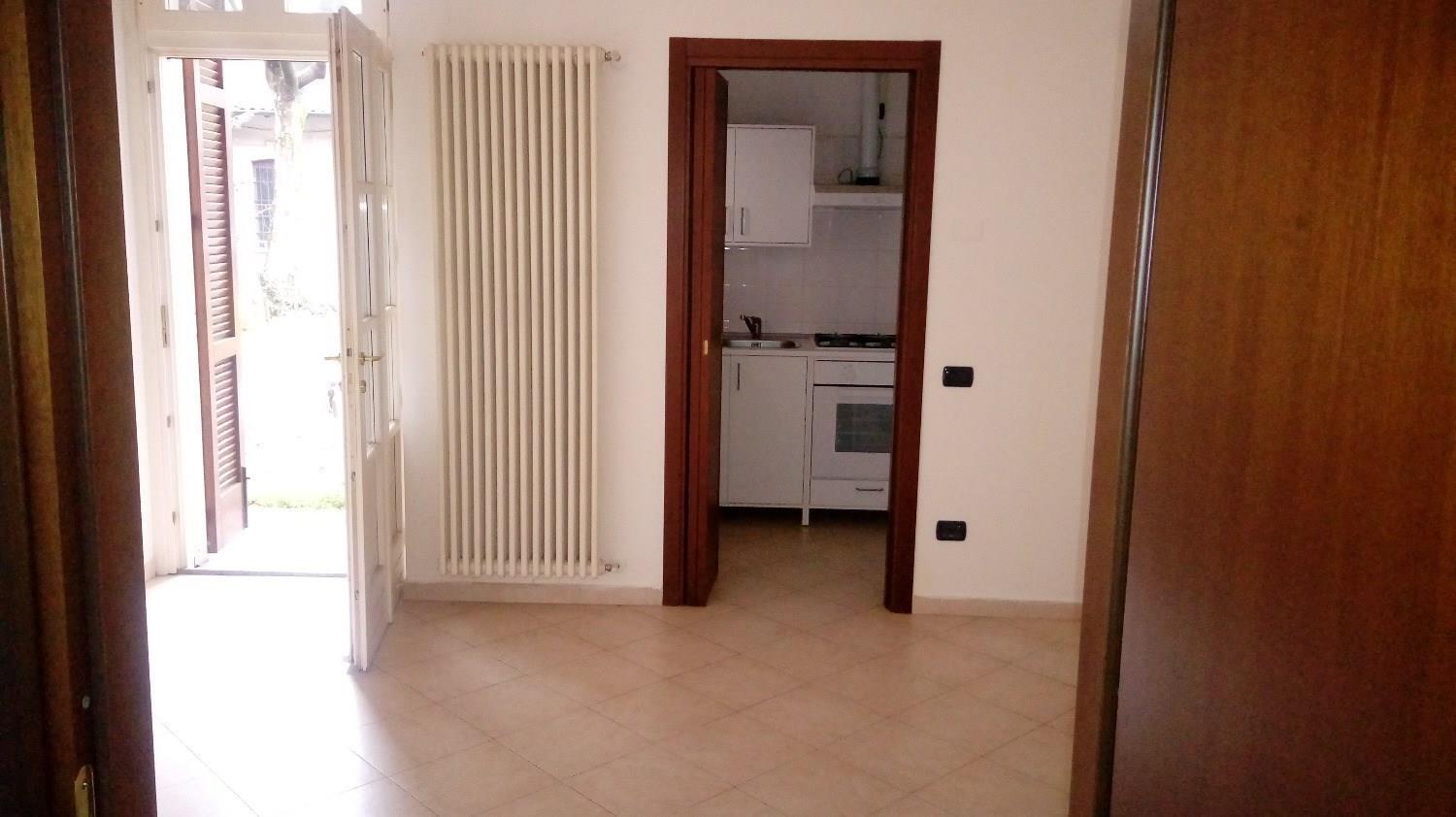 MAGENTA CENTRO Monolocale in corte € 370 - A035