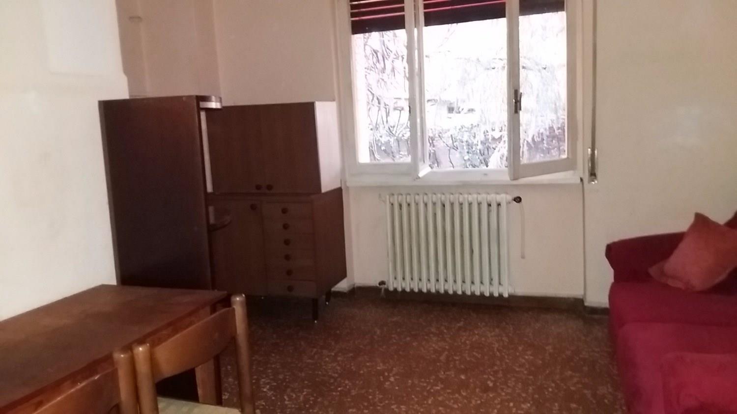 Rif. A123 MAGENTA CENTRO MONOLOCALE € 300