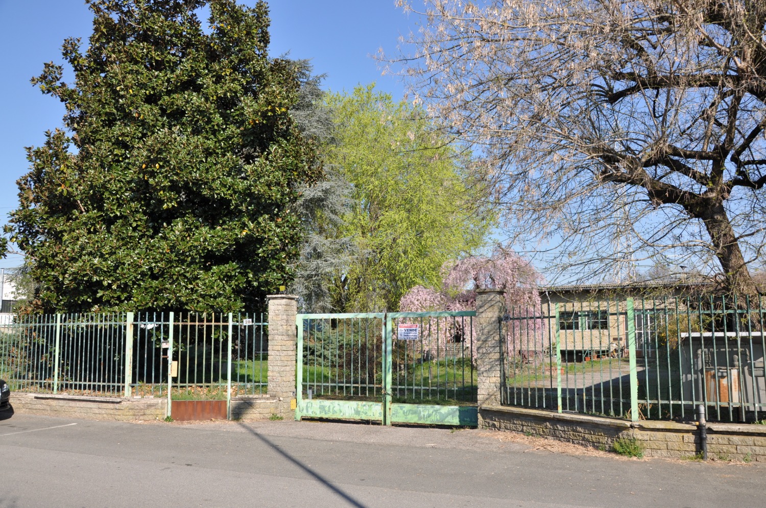 CT903 MAGENTA Capannone 1.638mq+uffici 535mq+abitazione