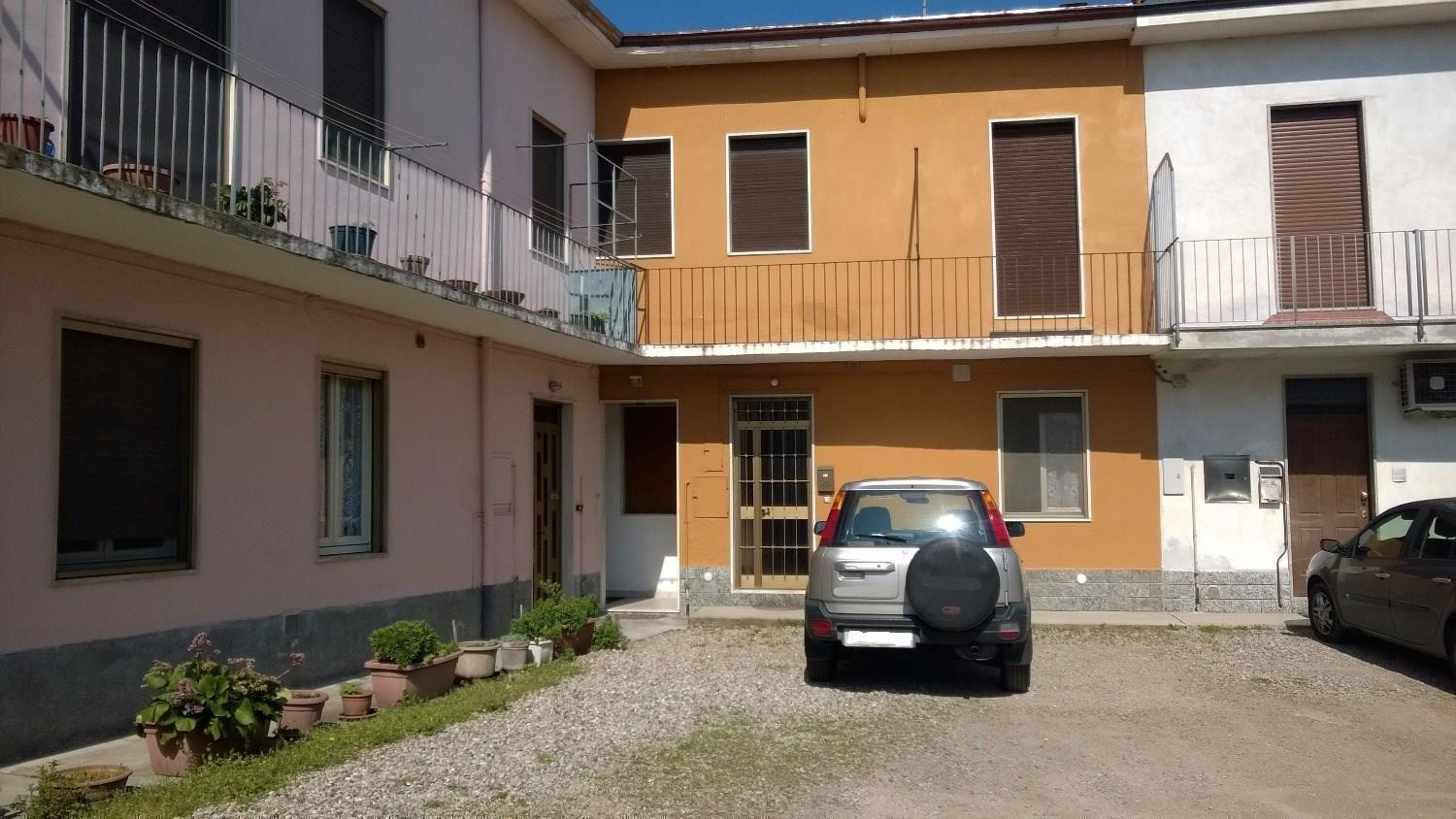 Rif. T477 Arluno - Casa semind. con giardino € 175.000