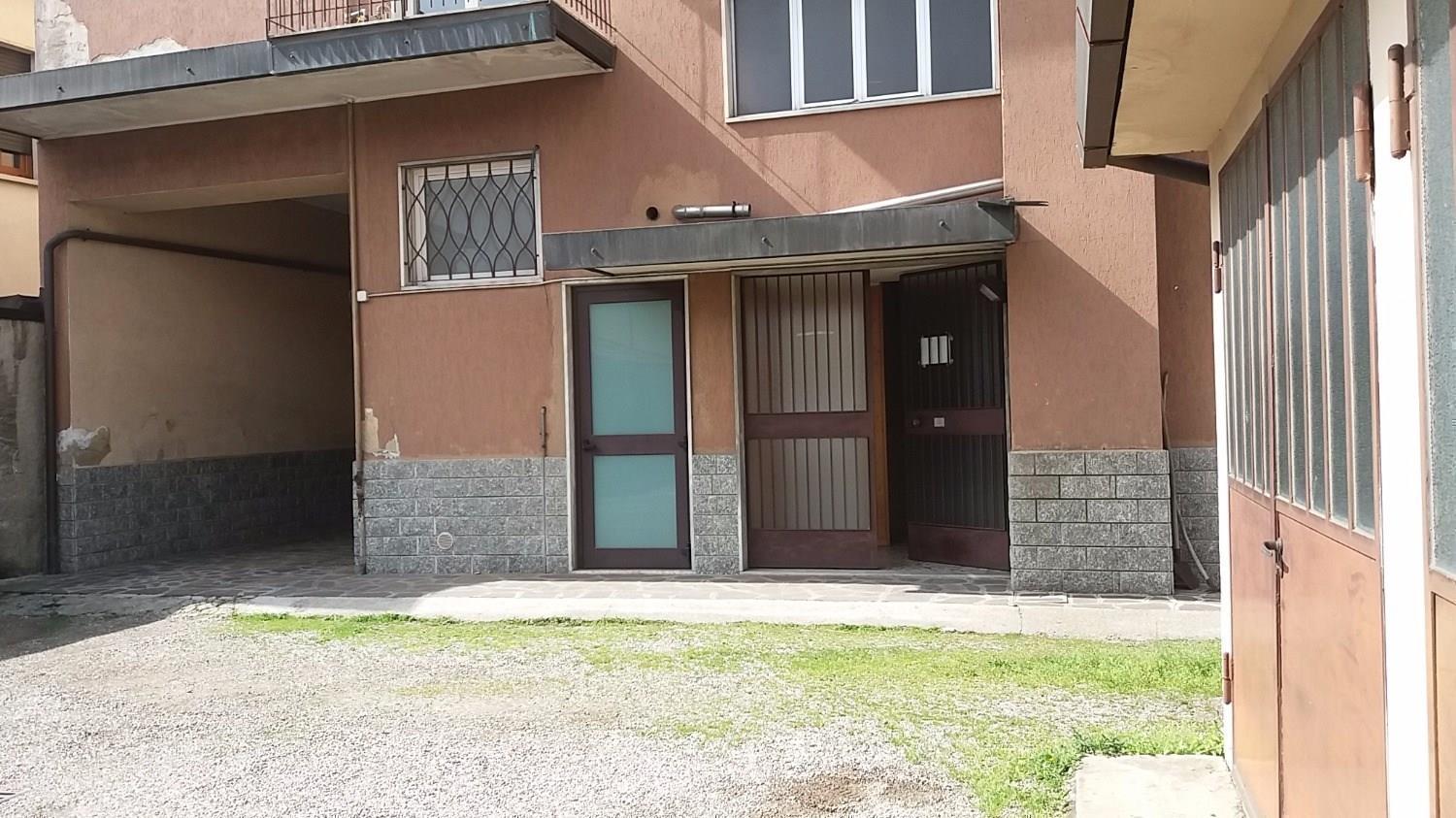 A2304 MARCALLO - 2 LOCALI ampio - € 450