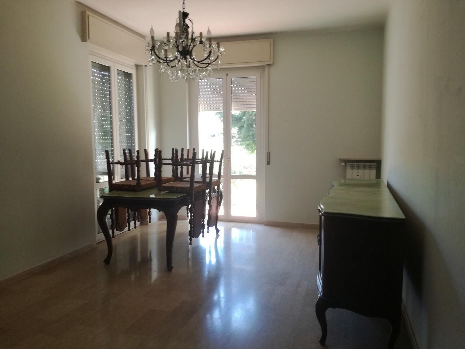 Rif. A336 MAGENTA: 3 LOCALI CON BOX - € 625