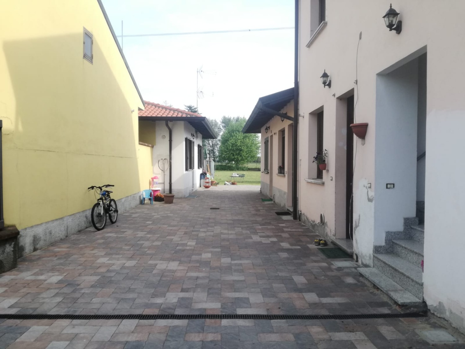 A2189 MAGENTA -  BILOCALE ARREDATO in CORTE € 450