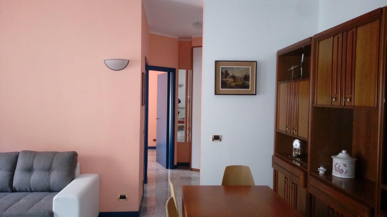 Rif. A2306 MAGENTA CENTRO: 2 LOCALI ARREDATO € 450
