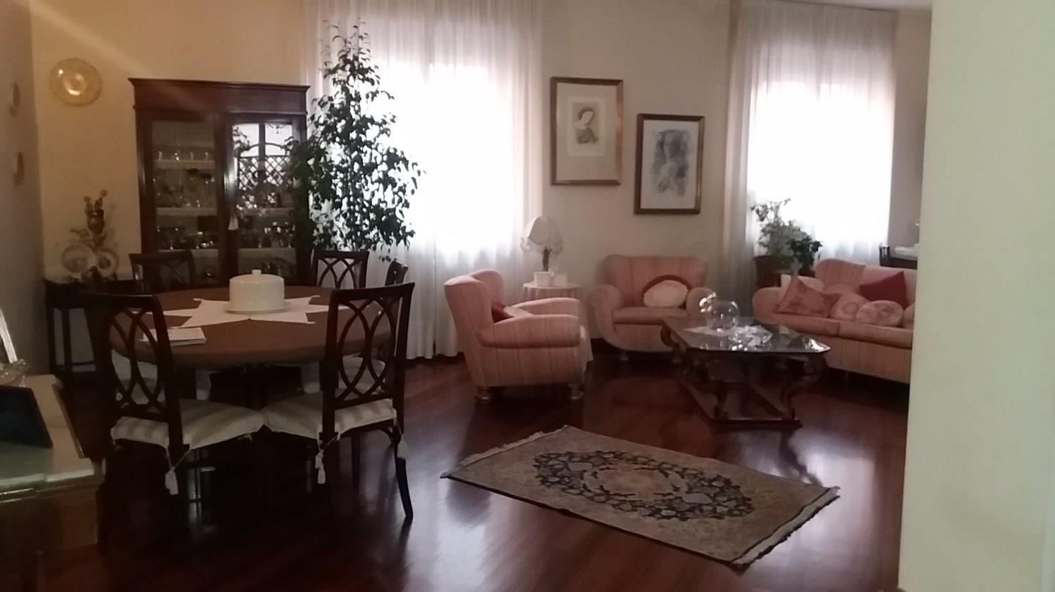 T613 Magenta Centro: 5 LOCALI RISTRUTTURATO € 255.000