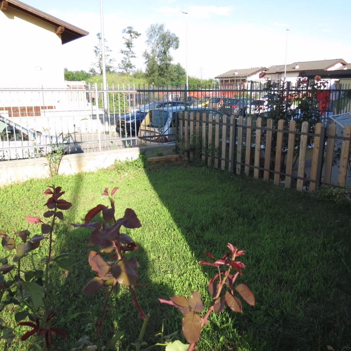 A405 Castano Primo: TRILOCALE + GIARDINO € 570