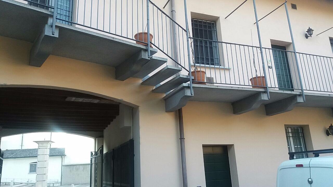 A278 Marcallo: Bilocale arredato in corte € 450