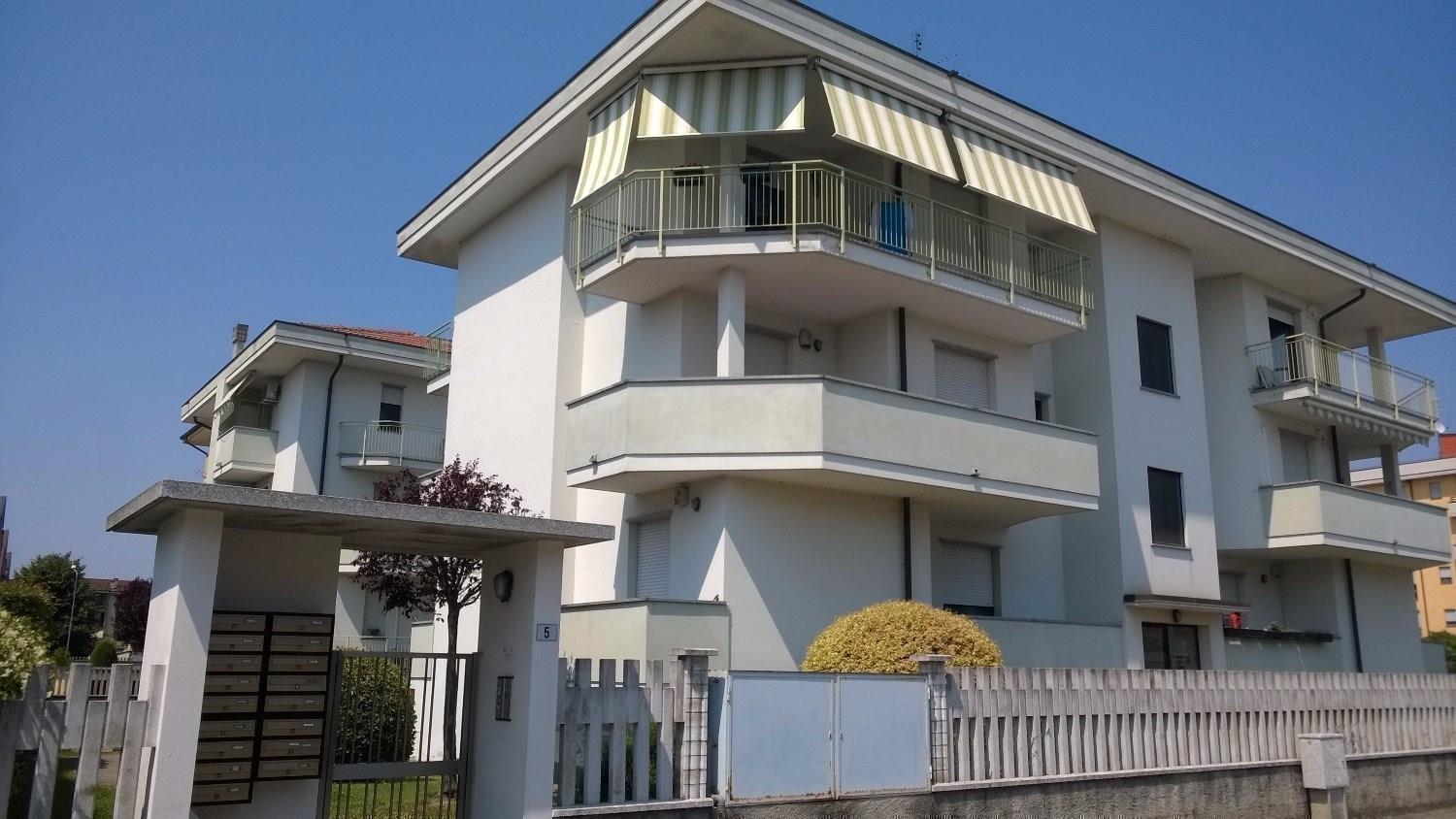 T2161 Trecate: 2 locali + box € 52.000