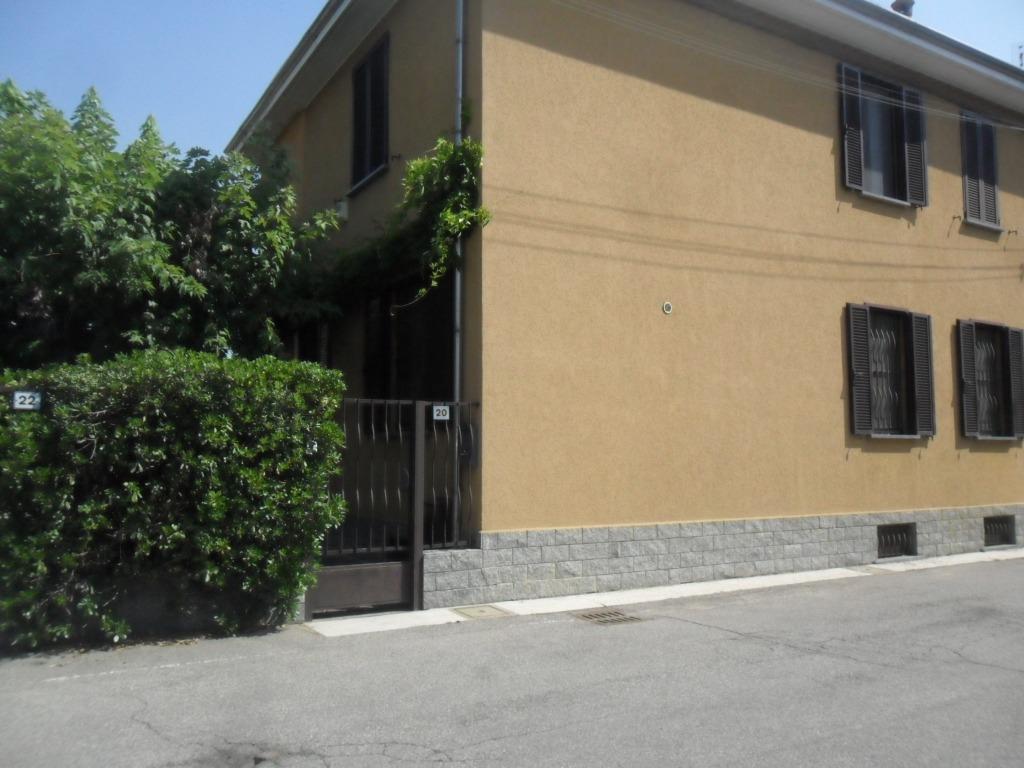 T485 MAGENTA: Villa binata + terreno edif. € 385.000