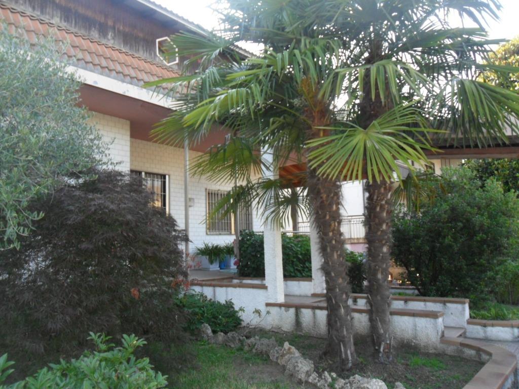 T912 Magenta Zona Nord: Villa Bifamiliare € 390.000